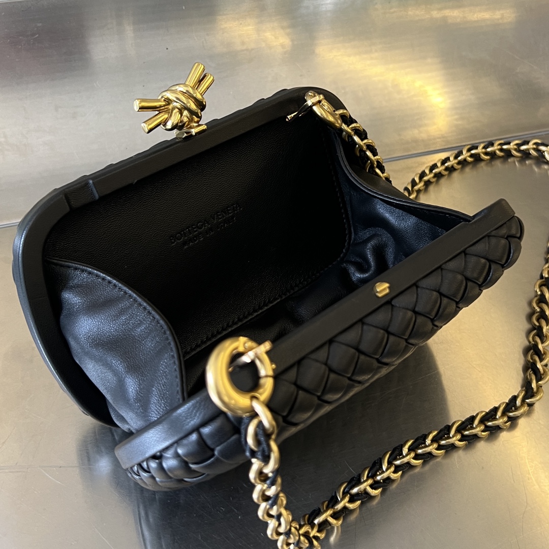 Knot Padded Intreccio Leather Clutch With Chain Black